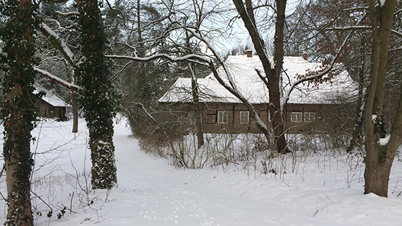 Scheune im Schnee